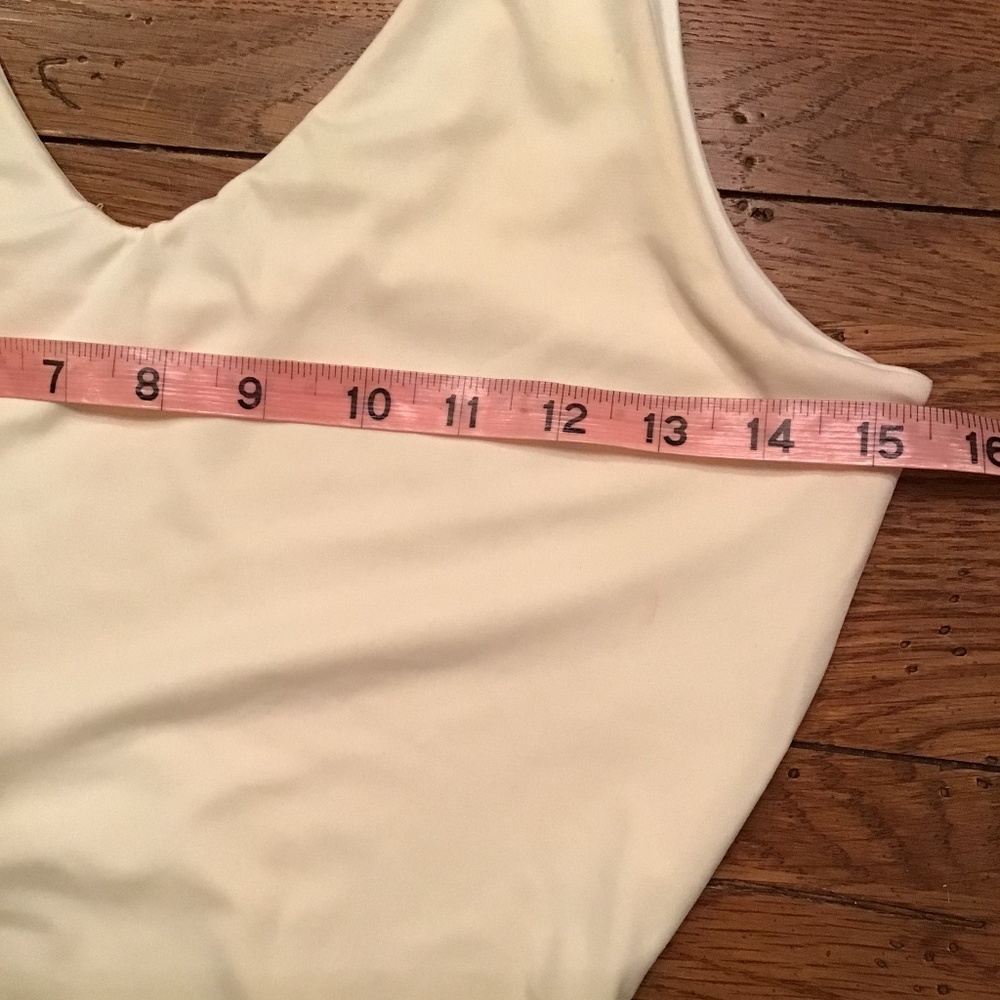💚3/$25 Medium size white fat free slimming tank top - Picture 4 of 6